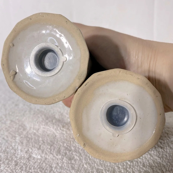 Vintage  Ceramic Stoneware Tan Brown Salt & Pepper Shakers - Picture 3 of 7